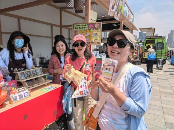 米涂配資 這個節氣小鎮攜頭茬8424西瓜特調咖啡登陸北外灘，買咖啡還送田